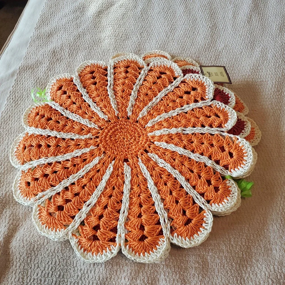 Thro‎ New York Crochet Flower Placemats Set of 4 Multicolor 15 Inch Round Retro